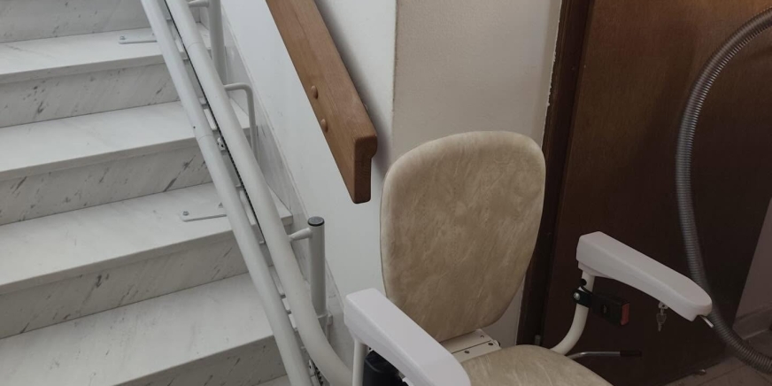 Uspješno ugrađena stolica za osobe smanjene pokretljivosti na Gripama